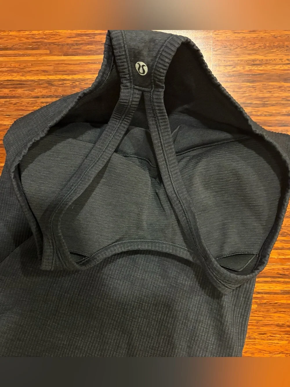 Lululemon Ebb to Street Tank Top black size 8 with pads EUC
